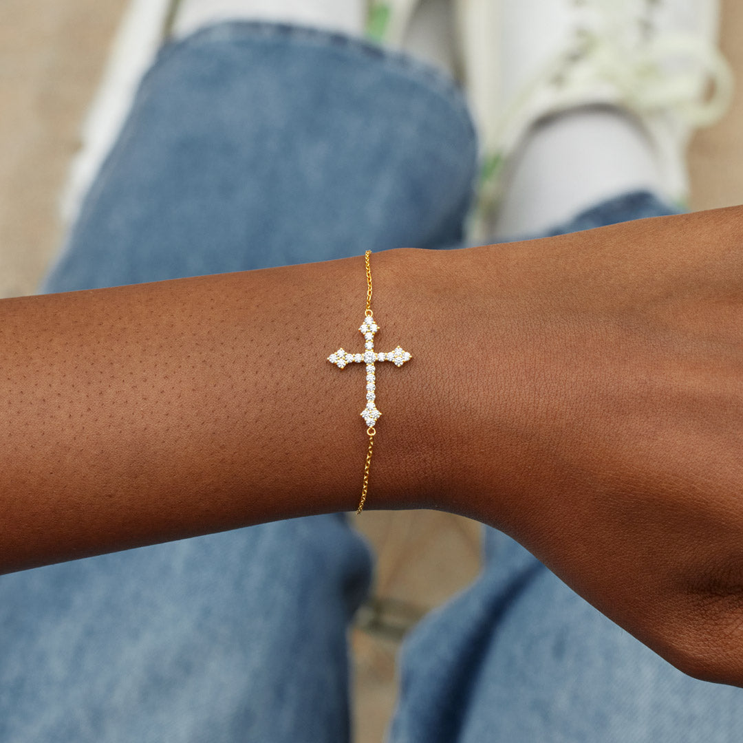 My Small Circle of Female Friends Sparkling Cross Bracelet