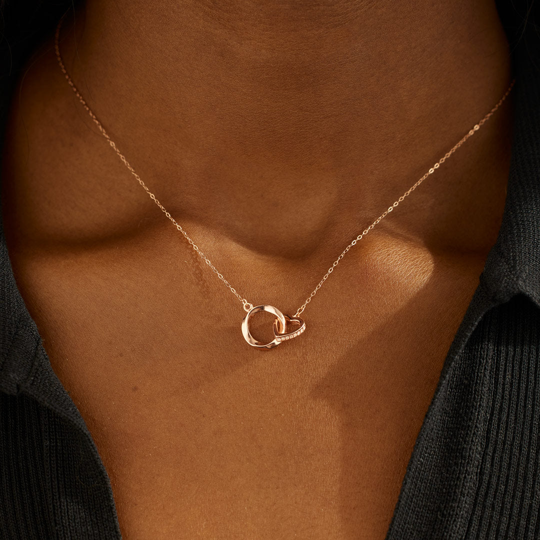 Mother-Daughter Bond Interlocking Mobiüs Heart Necklace