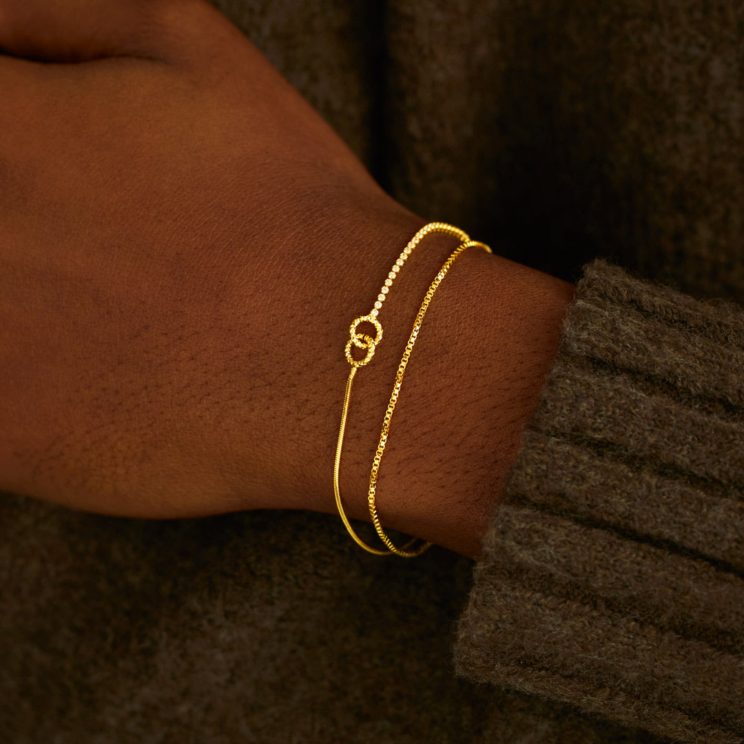 Small Circle Friendship Interlock Stacked Bracelet