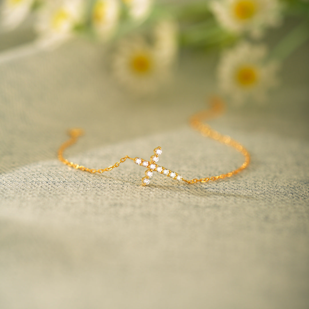 My Small Circle of Female Friends Golden Cross Bracelet