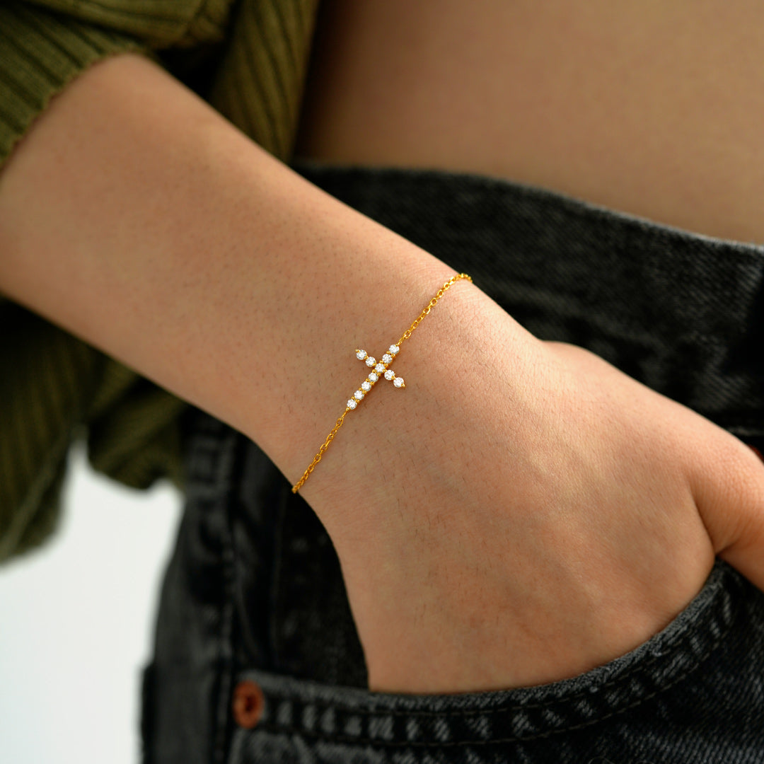 My Small Circle of Female Friends Golden Cross Bracelet