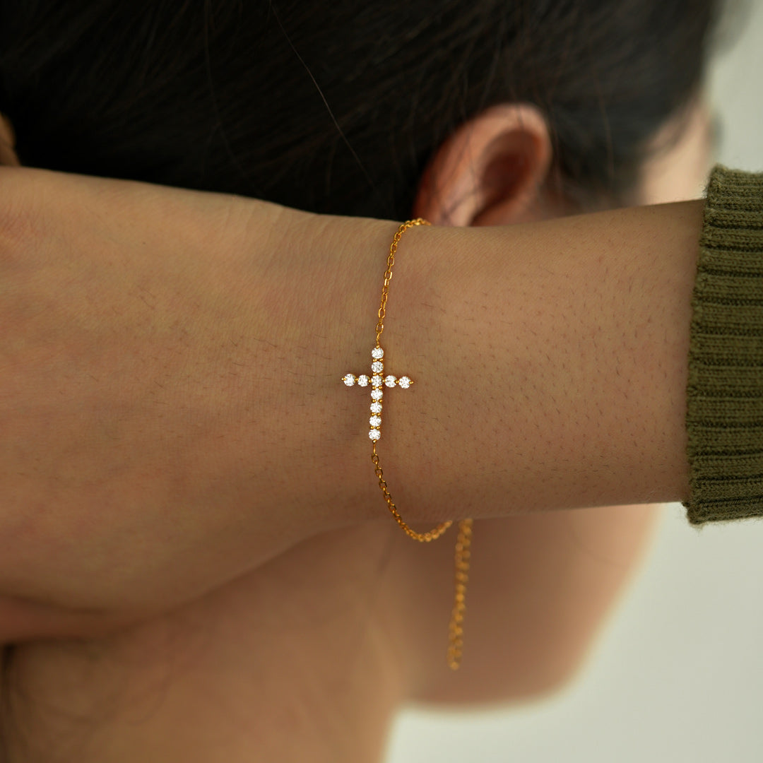 My Small Circle of Female Friends Golden Cross Bracelet