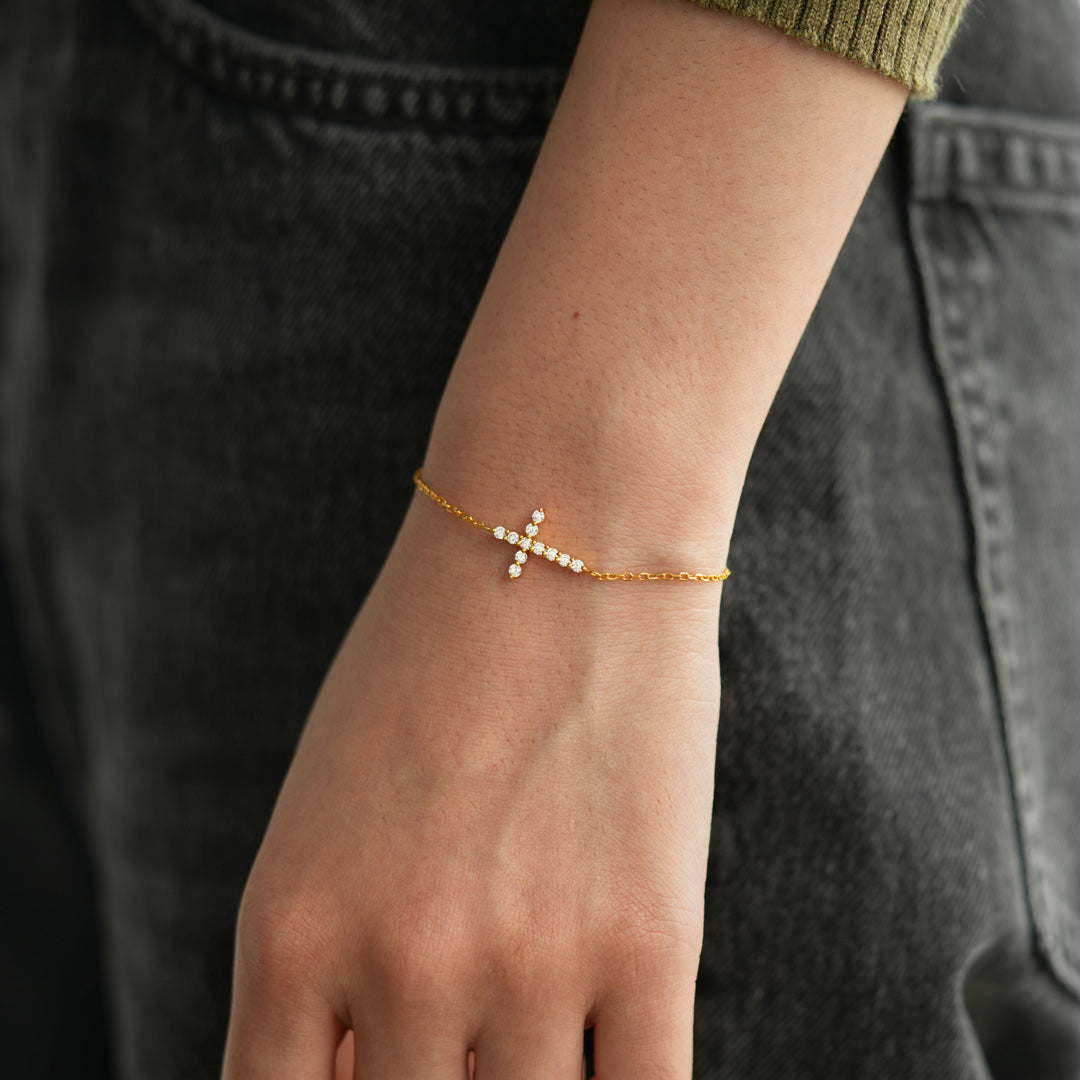 My Small Circle of Female Friends Golden Cross Bracelet