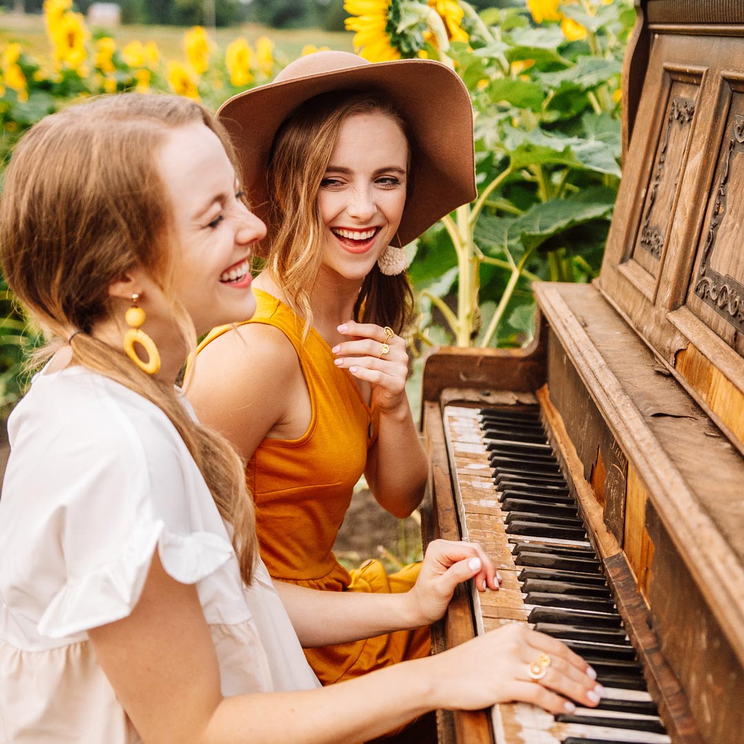 Bow Tie Herringbone Necklace